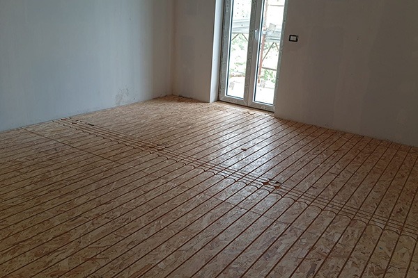 Cantiere pavimento radiante Easy D-Ray a Vicoli