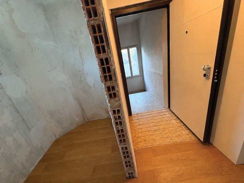 Pannello radiante Easy D-Ray a pavimento in ingresso abitazione